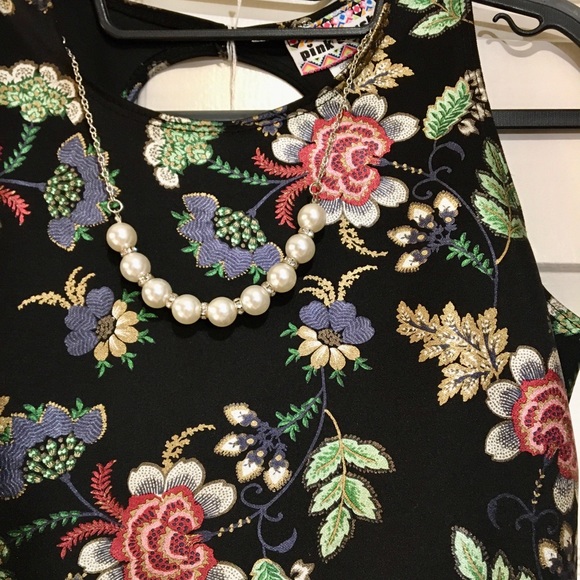 Metallic Floral Print Cocktail Dress & Faux Pearls - Picture 4 of 6